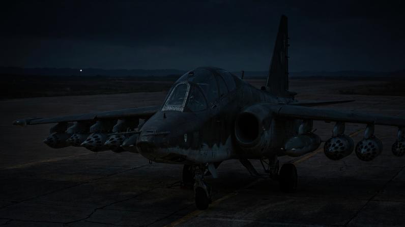 O robusto Su-25 Frogfoot apelidado de tanque voador garante suporte aéreo aproximado com sua blindagem de titânio e arsenal diversificado de mísseis