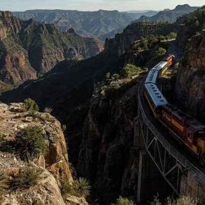 Rota ferroviária cruza desfiladeiros gigantes com 37 pontes e 86 túneis