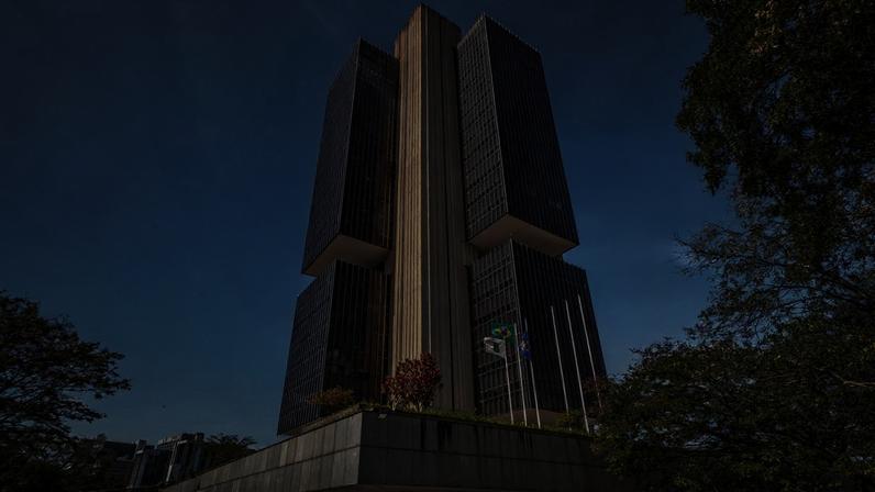 Boletim Focus aponta sexta alta da inflação e eleva projeção da Selic