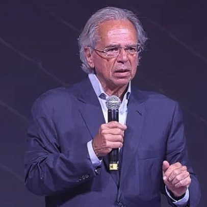 Paulo Guedes critica orçamento do governo como "fiscal pandêmico"