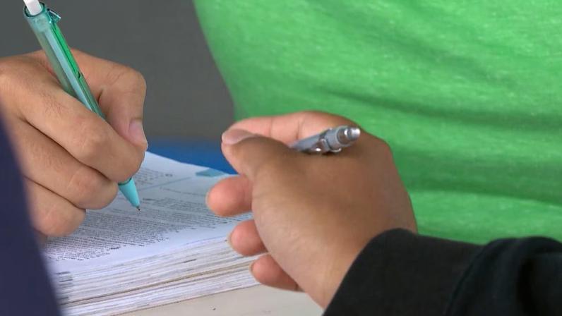 Cursinhos populares ampliam acesso à educação de populações vulneráveis