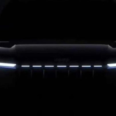 Jeep Avenger ganha grade iluminada e difere do modelo europeu