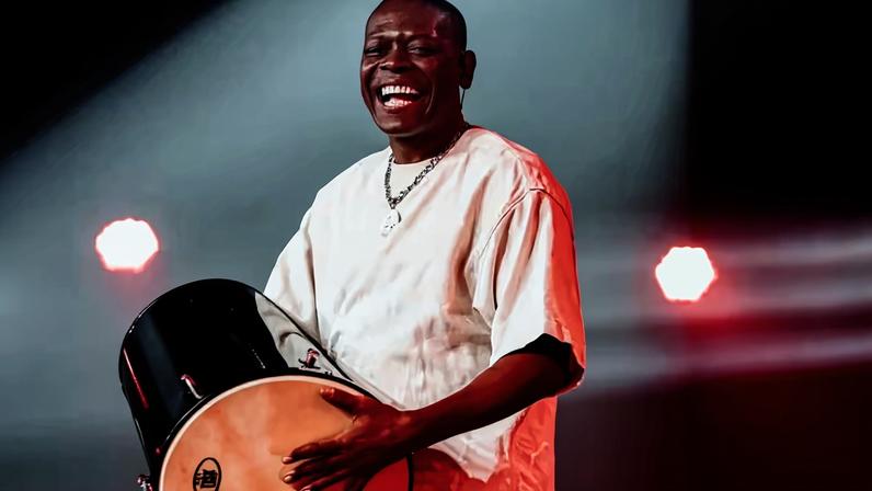 Binho estava afastado dos palcos desde 2025 por problemas de saúde, após sofrer uma lesão na coluna que o deixou em uma cadeira de rodas