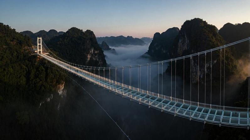 A Bach Long, que significa “Dragão Branco” em vietnamita, conecta duas montanhas no distrito de Moc Chau, na província de Son La, no norte do Vietnã