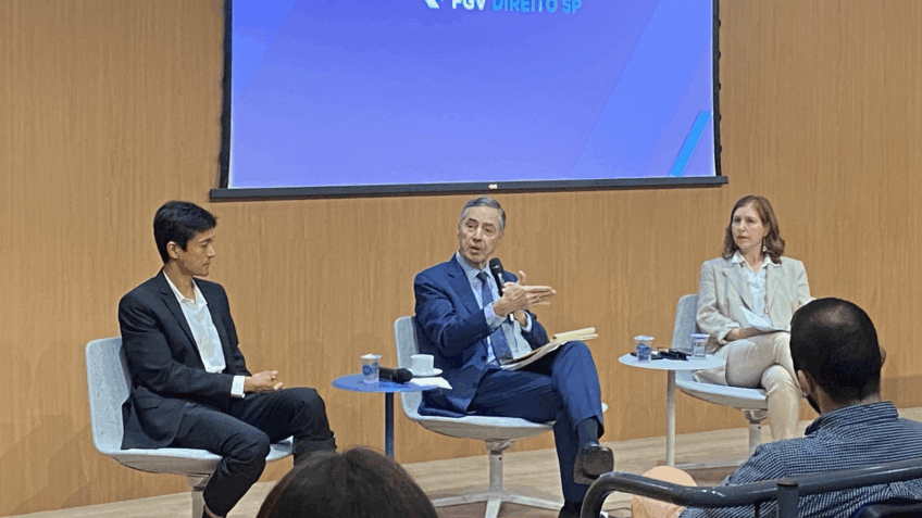 Barroso (ao centro) deixou o STF em 14 de outubro de 2025, ao completar 67 anos