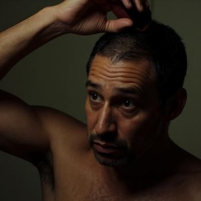 Bleachers relembra shows em casas e turnês DIY no novo single The Van
