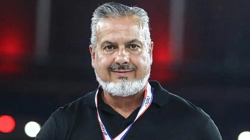 Boto com a medalha de campeão carioca pelo Flamengo (Foto: Gilvan de Souza/Flamengo)