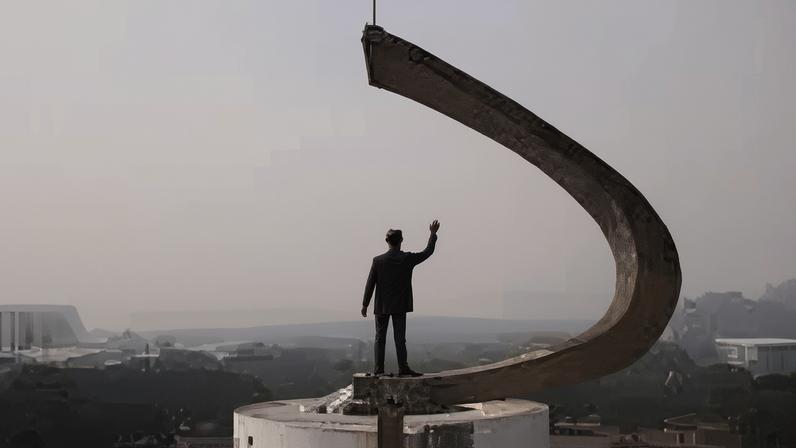 Vista aérea do Memorial JK mostra Brasília tomada por uma fumaça neste domingo