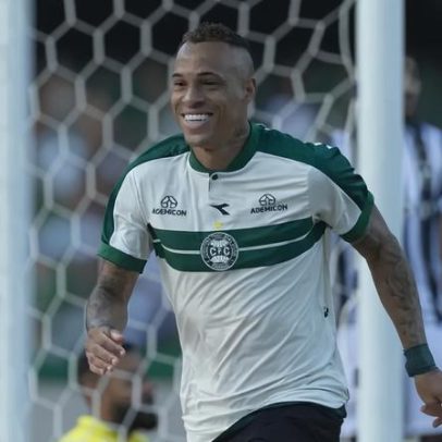 Coritiba vence Atlético-MG ao explorar falhas defensivas