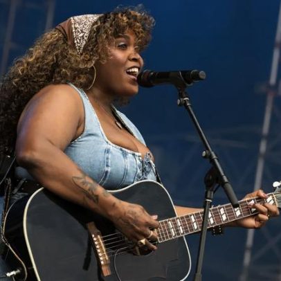 Cantora country que Bob Dylan pediu o número abre a turnê dele