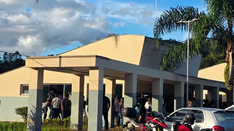 Comoção marca velório de jovem morta em acidente no Minhocão, Itabirito