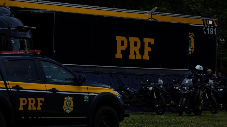 Desde sexta-feira (17), equipes da PRF reforçaram a fiscalização em trechos considerados críticos