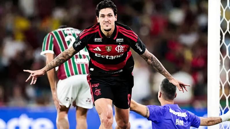 Pedro comemora gol pelo Flamengo diante do Fluminense no Maracanã