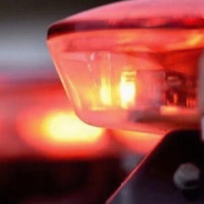 Homem atira contra policiais em arremesso de drogas no presídio de Vespasiano