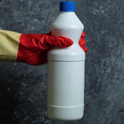 Água sanitária: 5 mitos e verdades para uso seguro