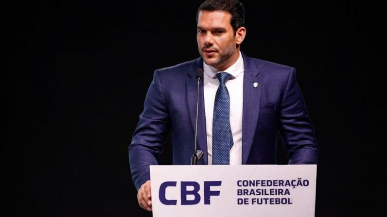O resultado vem de investimentos para regularizar passivos de gestões anteriores; na imagem, o presidente da CBF, Samir Xaud | Rafael Ribeiro/CBF - 1º.out.2025