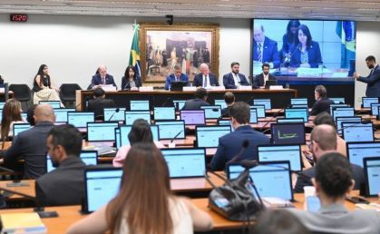 A Comissão de Constituição e Justiça e de Cidadania analisa as propostas sobre o tema