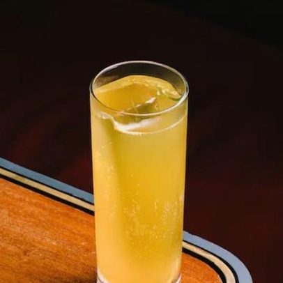 Passiflora Fizz combina cachaça e maracujá em drinque