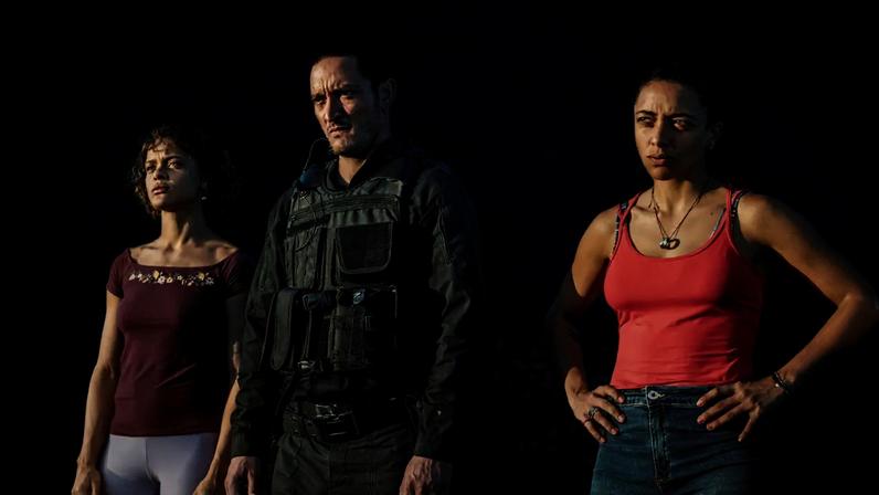 Dilvânia (Thainá Duarte), Ubaldo (Allan Souza Lima) e Dinorah (Alice Carvalho) em 'Cangaço Novo'
