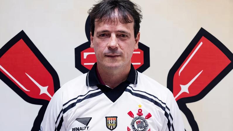 Fernando Diniz tem mais derrotas do que vitórias pelo Brasileirão no Corinthians