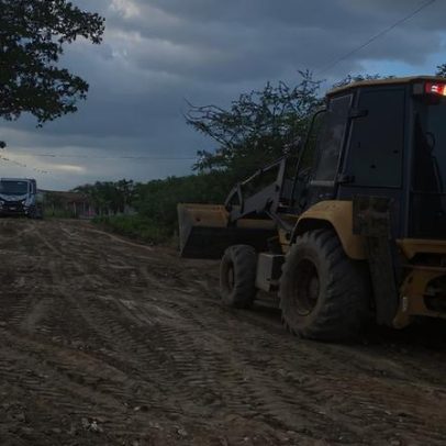 Secretaria de Agricultura avança na recuperação de estradas rurais em Monteiro