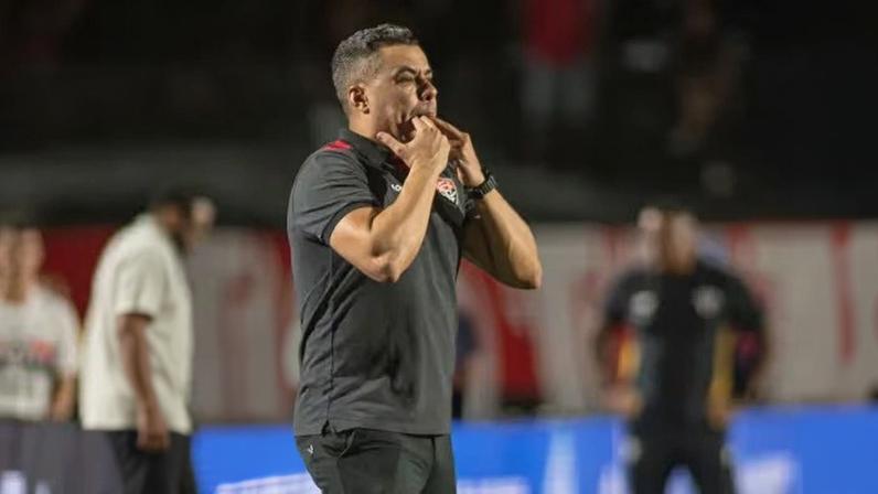 Vitória vence o São Paulo com domínio; treinador: placar ficou barato