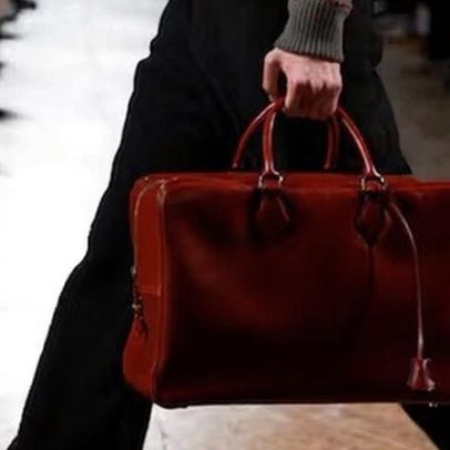 Birkin não evita queda da Hermès na bolsa após vendas fracas com guerra no Irã