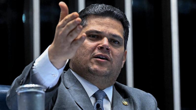 Presidente do Senado não deve se encontrar a sós com Messias antes de votação
