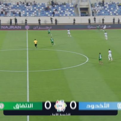 Al Ettifaq vence Al Akhdoud por 3 a 1 na Liga Saudita