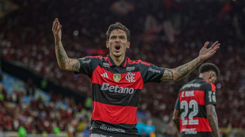 Flamengo vence o Vitória na Copa do Brasil em jogo de gols no Maracanã