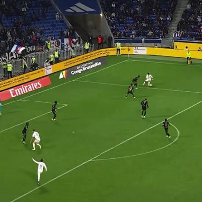 Endrick assiste primeiro gol de Yaremchuk pelo Lyon