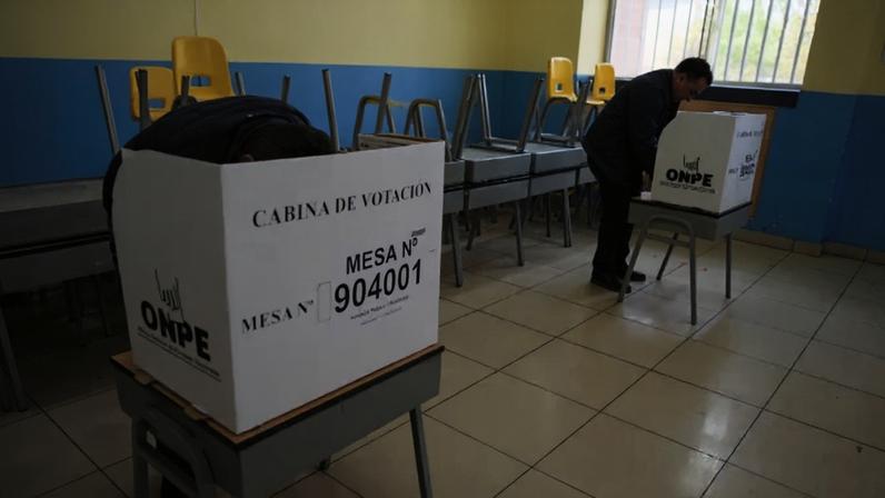 Eleição no Peru trava com 15 mil contestações e resultado sai em maio