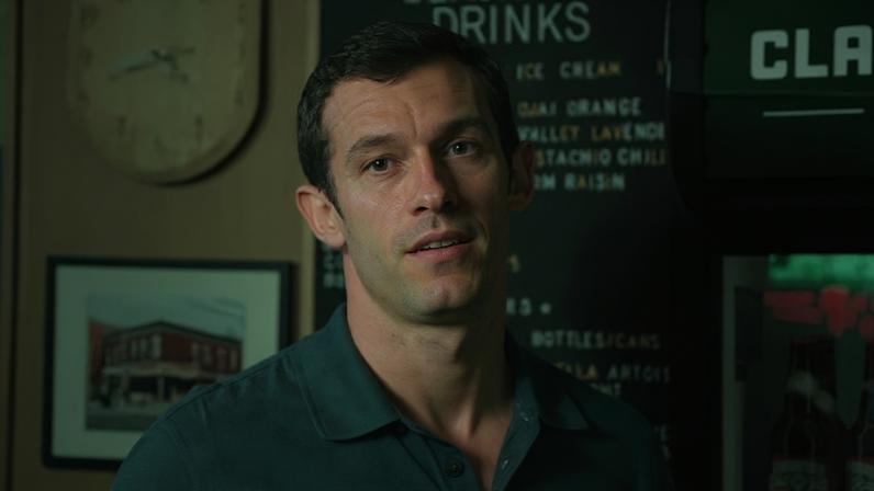 Novo romance de Callum Turner estreará nos cinemas no dia 27 de agosto