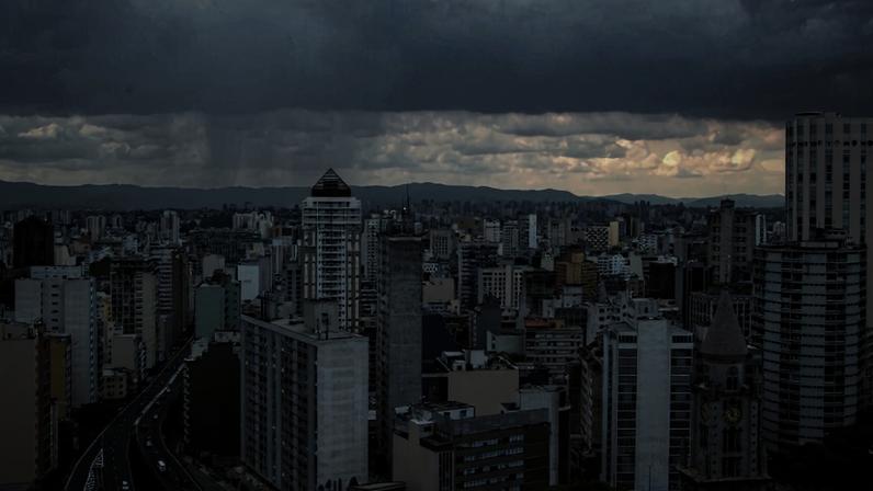 Semana começa com chuva em SP, mas tempo volta a abrir nos próximos dias.