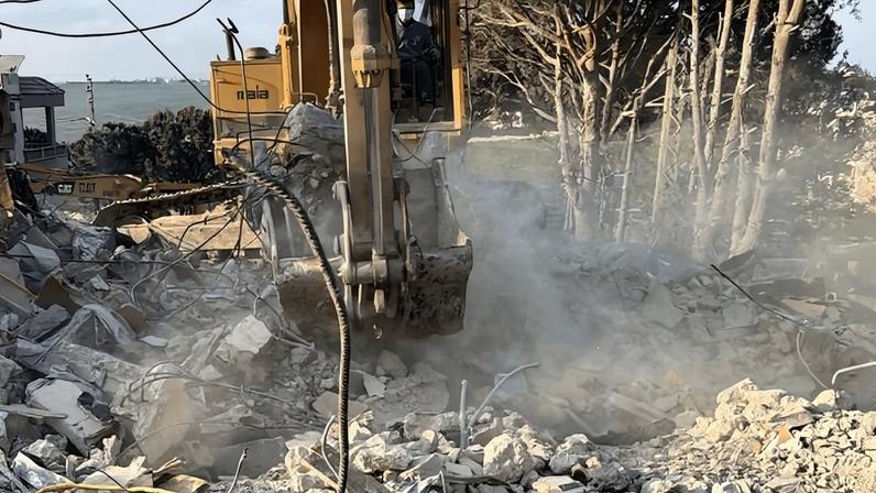 Impacto do míssil destruiu completamente a residência de três andares da família de brasileiros | Acervo Pessoal