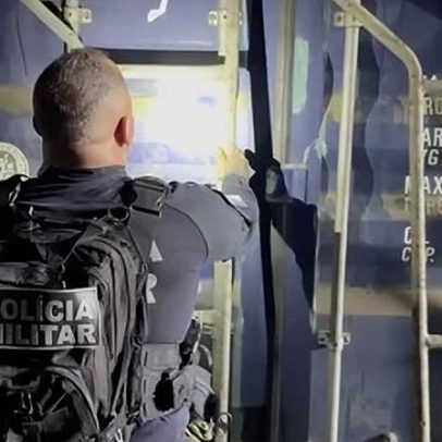 Polícia apreende drogas em contêiner durante operação na Maré (RJ)