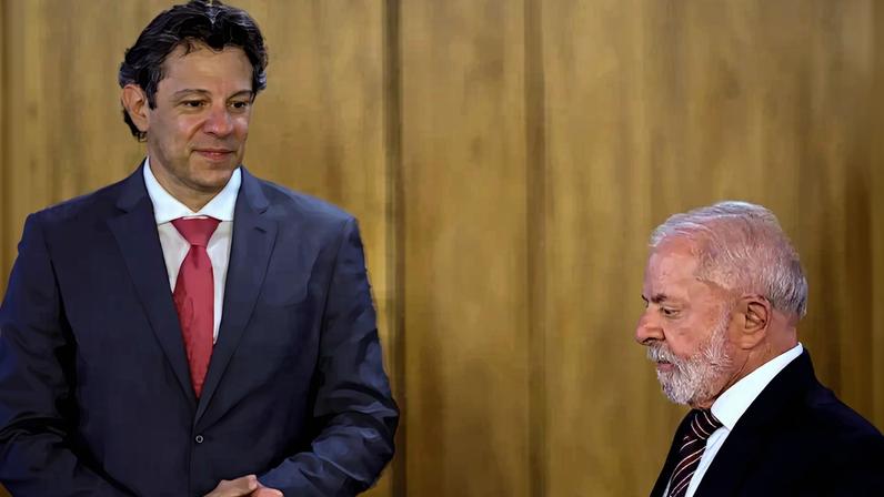 Lula e Haddad participam de cerimônia no Palácio do Planalto 28/07/2025 REUTERS/Adriano Machado