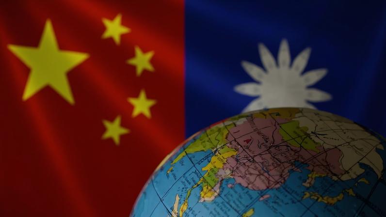 Ilustração mostra bandeiras da China e Taiwan 6/8/2022 REUTERS/Dado Ruvic