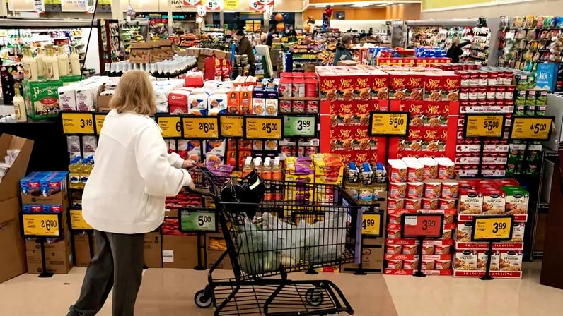 Supermercado em Redmond, EUA 24/11/2025. REUTERS/David Ryder