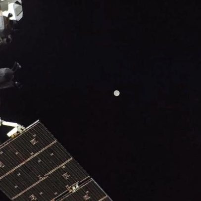 Artemis II: astronautas chegam à metade da trajetória rumo à Lua