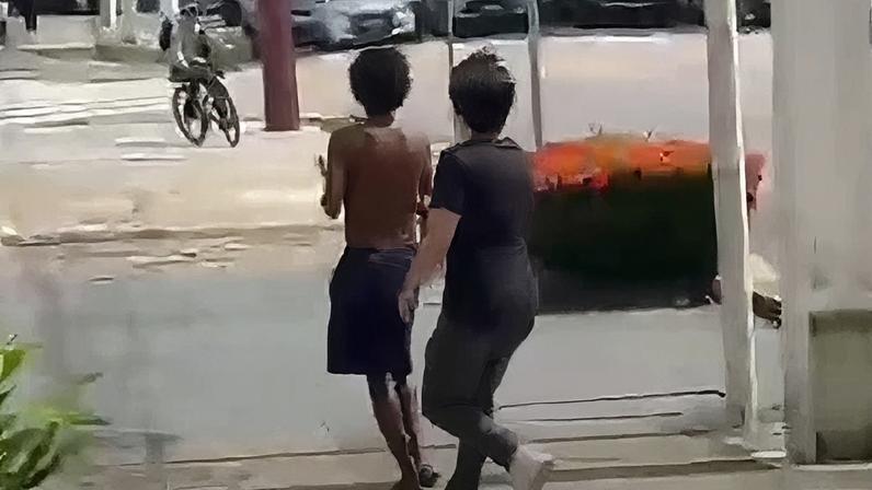 Vídeo mostra alunos de direito atacando homem em situação de rua com taser em Belém