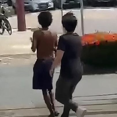 vídeo mostra alunos de direito em Belém atacando morador de rua com taser