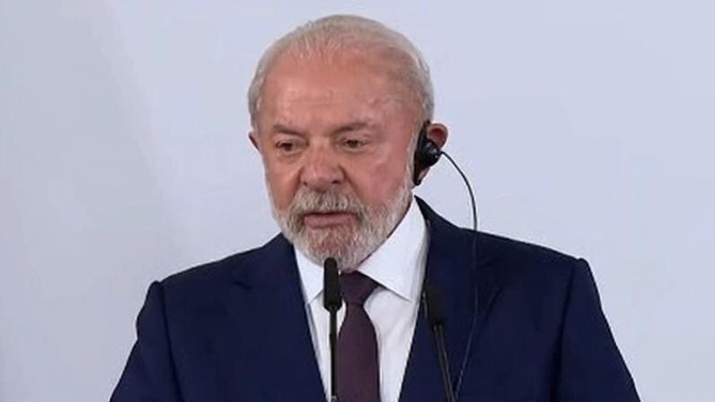O presidente Luiz Inácio Lula da Silva (PT) em declaração à imprensa na Espanha