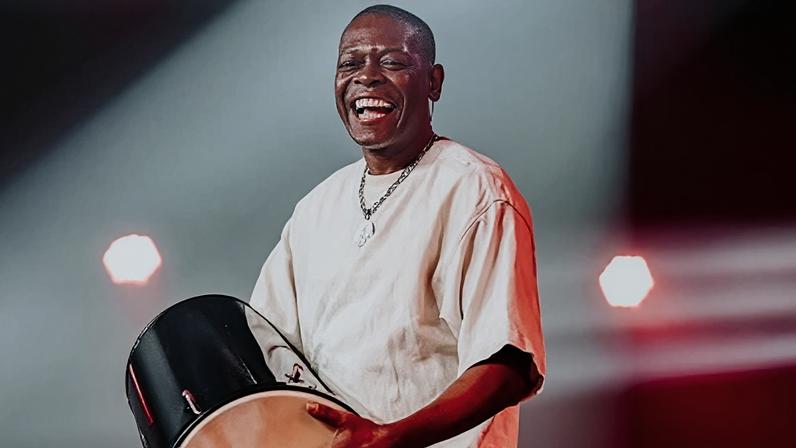 Robson Silva de Oliveira, o Binho Percussão do grupo Pique Novo