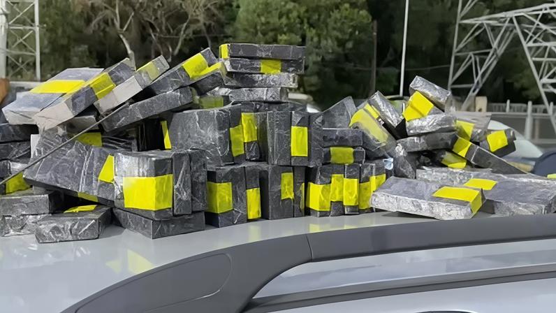 O motorista informou que havia retirado os celulares em Foz do Iguaçu (PR) e que faria o transporte até Curitiba (PR).