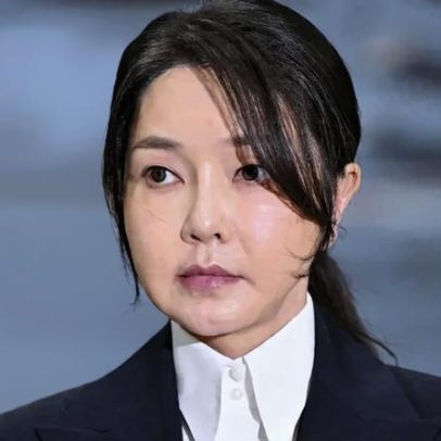 Ex-primeira-dama da Coreia do Sul recebe 4 anos por suborno e manipulação de ações