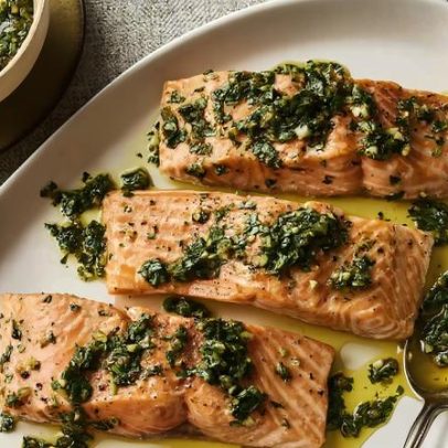 Salmão assado com charmoula