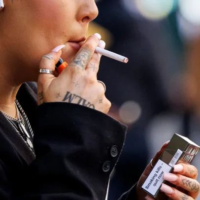 Governo do Reino Unido avança para proibir completamente o consumo de cigarros