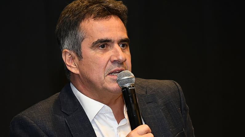 Na imagem, Ciro Nogueira durante jantar promovido pelo grupo Esfera