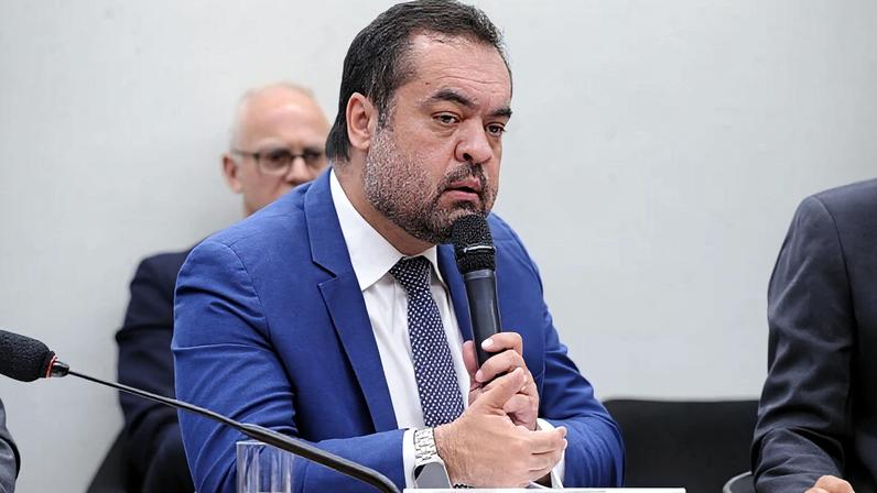 Castro (na imagem) alegou risco caso a petição não seja julgada antes das convenções partidárias para as eleições de 2026